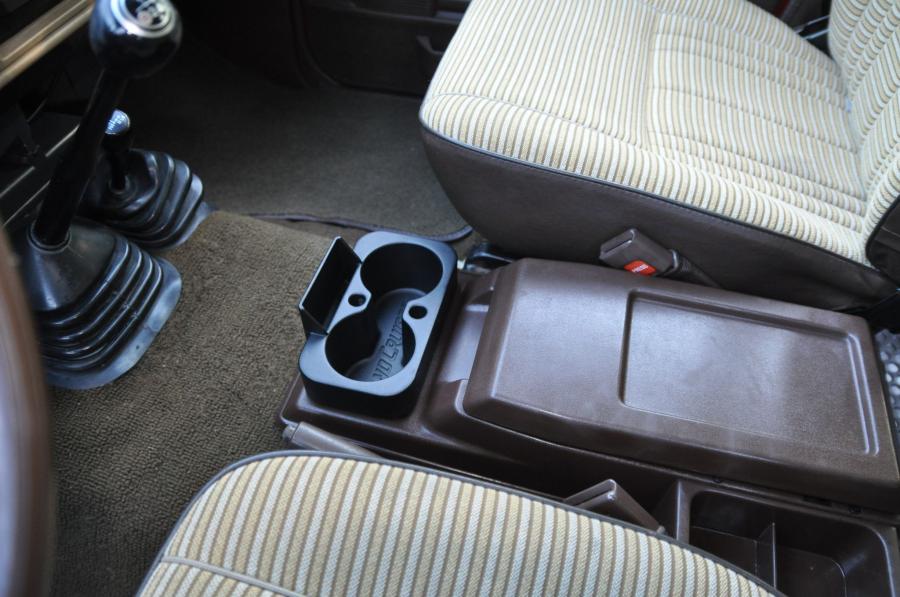 Детали интерьера Toyota Land Cruiser 60 (FJ60) 1984 года  (NA) (фото 157 из 251)